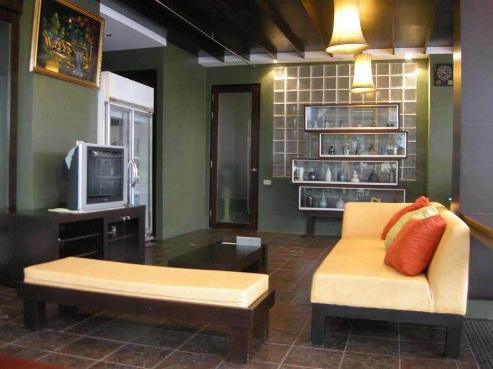 Oyo 244 Roar Inn Patong Exterior photo