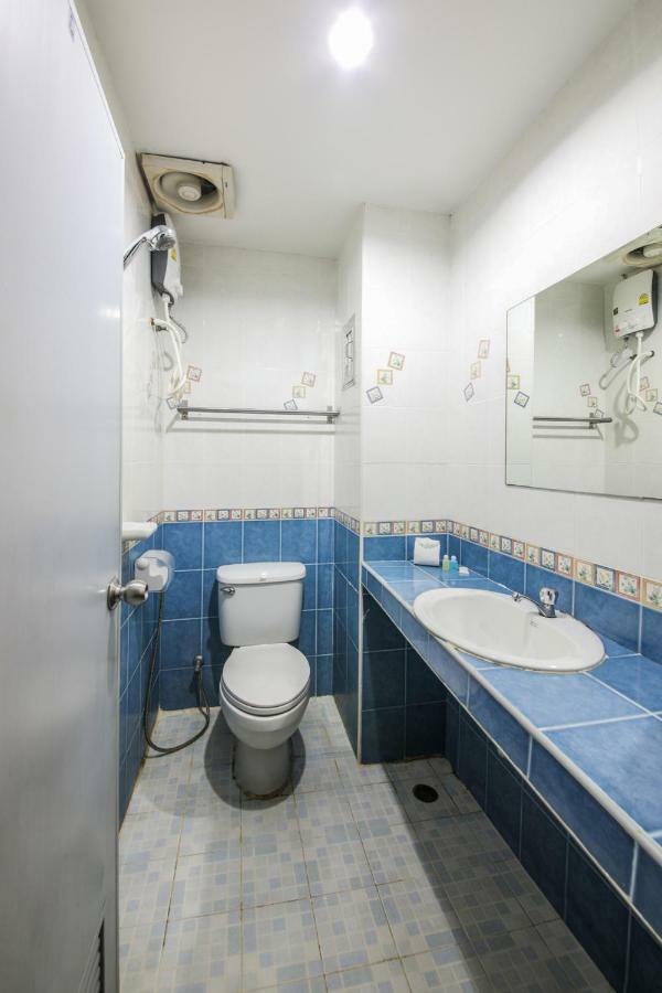 Oyo 244 Roar Inn Patong Exterior photo